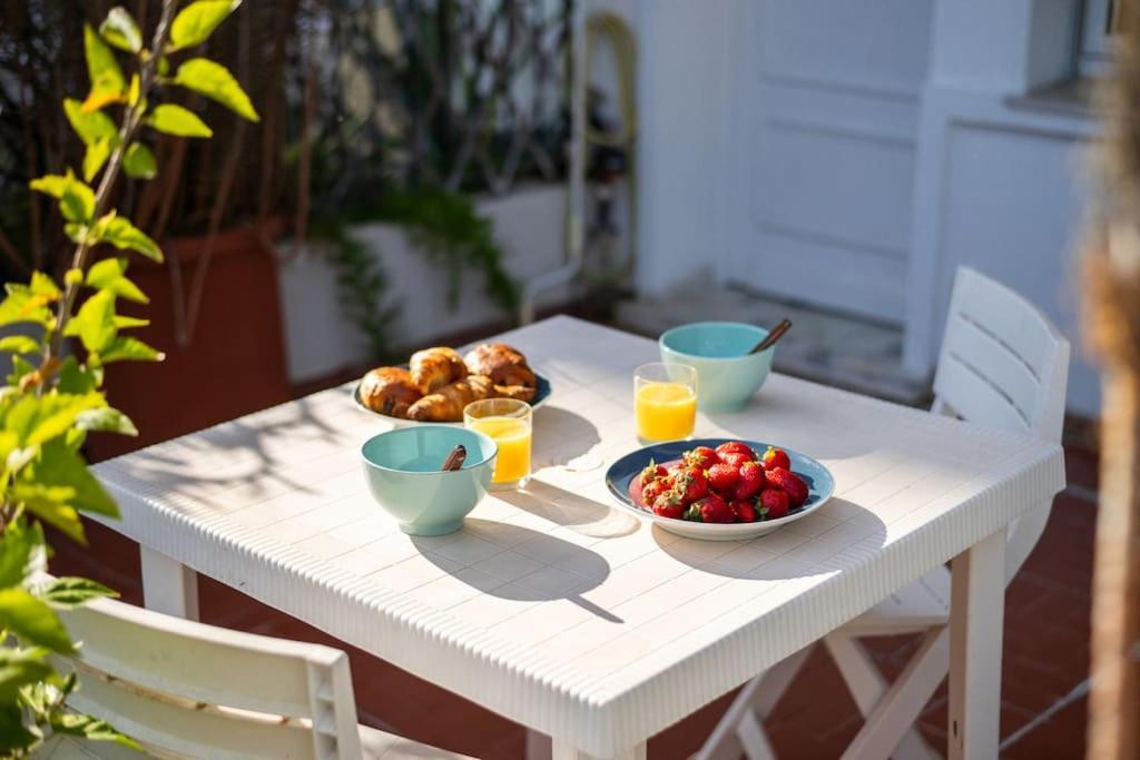 Apartment L'oiseau Bleu - Terrasse - Place Non Privative Parking Collectif - Climatisation Menton