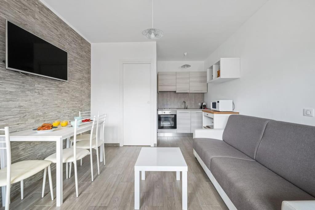 Apartment L'oiseau Bleu - Terrasse - Place Non Privative Parking Collectif - Climatisation *