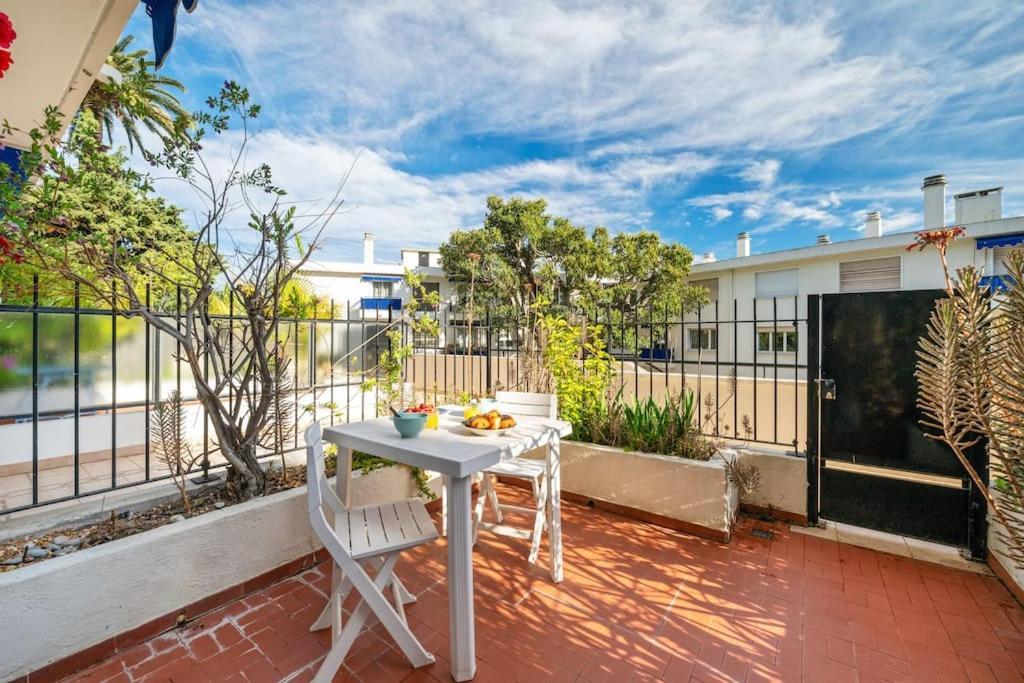 Apartment L'oiseau Bleu - Terrasse - Place Non Privative Parking Collectif - Climatisation Menton